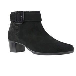 Munro Callie Water Resistant Black Booties – Sz 9.5W